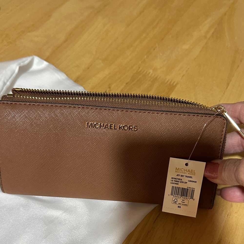 Michael Kors Tan Zip-Around Wallet NWT Great Christmas Gift.